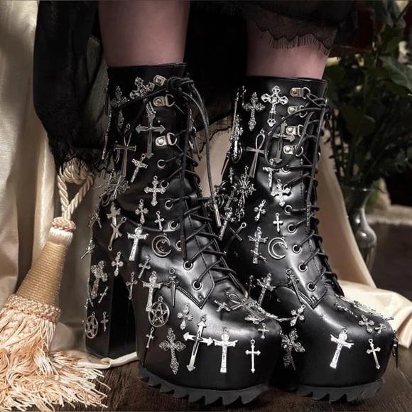 ✨🆕Dolls Kill Shoes!BN!NEVER WORN!Idol Worship Charm Boots Sz 8 SOLD OUT! - Picture 5 of 9